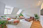 Wohnzimmer - 4 Zimmer Etagenwohnung zum Kaufen in München