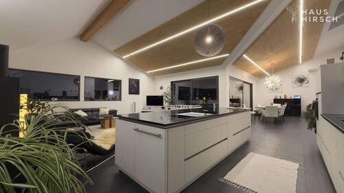 Illumination bei Nacht - Einfamilienhaus mit 300,60 m&sup2; in Gäufelden zum Kaufen