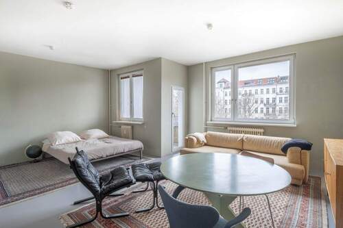 Weitere Ansicht Zimmer mit Zugang zur Loggia - 2 Zimmer Etagenwohnung in Berlin-Kreuzberg