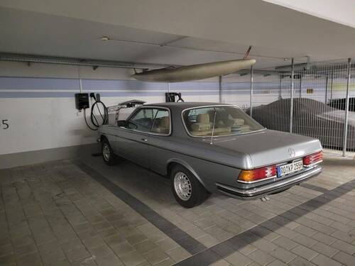 Tiefgaragenstellplatz - 