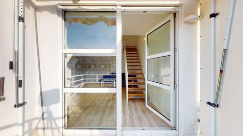 Balkon nach innen / Balcony in - 2 Zimmer Etagenwohnung zur Miete in Berlin