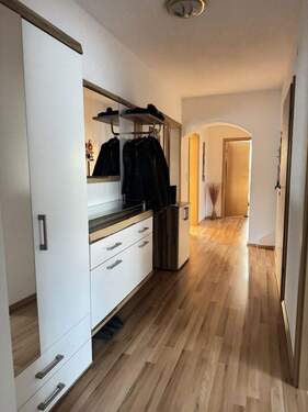 Flur - 7 Zimmer Mehrfamilienhaus, Wohnhaus zum Kaufen in Wellendingen/Wilflingen