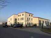 Sozial-und Werkstattgebäude Westansicht - Grundstück mit 1600 m² Gewerbefläche nahe der BAB 4