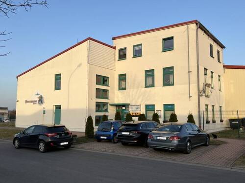 Sozialgebäude Westansicht - Halle in Georgenthal