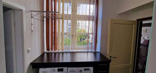 Blick Waschraum auf Terrasse - 