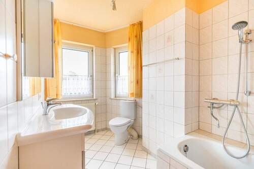 Wohnung 3 im DG - Bad - 