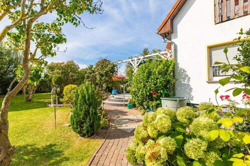 Zuwegung - 9 Zimmer Mehrfamilienhaus, Wohnhaus in Putbus / Lauterbach