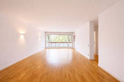 Wohnzimmer - AIGNER - Stilvoll sanierte 3-Zimmer-Wohnung in Bestlage am Englischen Garten