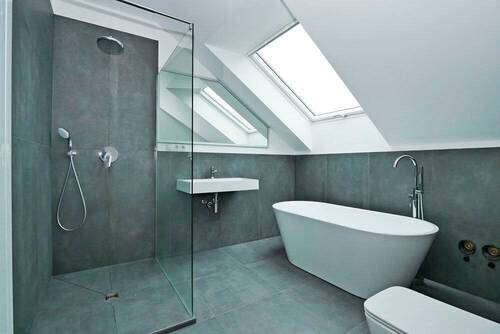 Freuen Sie sich auf zwei moderne Badezimmer - 