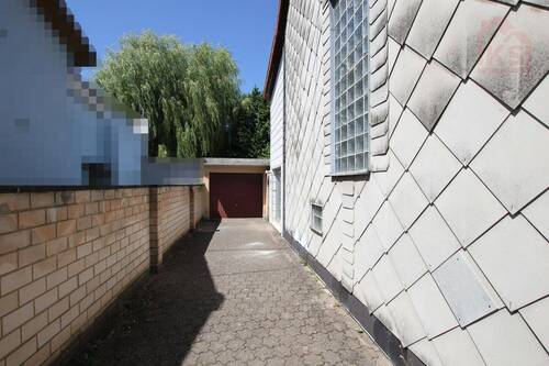 Einfahrt - Garage VP - 5 Zimmer Reihenendhaus zum Kaufen in Saarlouis / Lisdorf