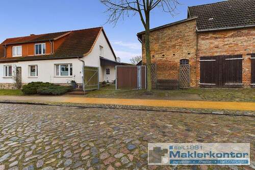 Ansicht Fassade - Gemütliche Doppelhaushälfte mit viel Nebengelass