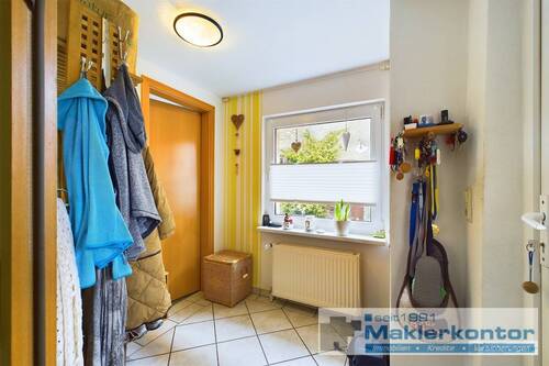 Flur Eingangsbereich - 5 Zimmer Doppelhaushälfte in Dargun