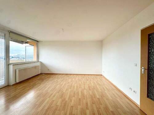 Wohnzimmer - 1 Zimmer Etagenwohnung zum Kaufen in Nürnberg