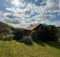 Ferienhaus mit Kamin, Einbauküche & Garage: Holz-Wochenendhaus im Grünen von Chemnitz-Harthau - Chemnitz / Harthau Altchemnitz