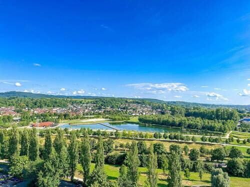 Traumhafter Blick auf den Seepark und ins Grüne - Bezugsfrei! - Charmante 3-Zimmerwohnung mit Seeblick in toller Lage