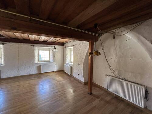 Blick ins Wohnzimmer - Doppelhaushälfte mit 103,00 m² in Eckental zum Kaufen