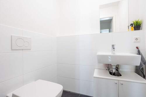 Modernes Gäste-WC - 