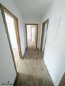 Flur - Etagenwohnung mit 60,00 m&sup2; in Limbach-Oberfrohna zur Miete