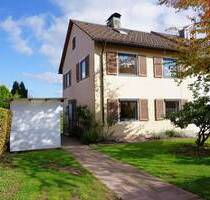 Doppelhaushälfte mit schönem Garten in begehrter Wohnlage von Freudenstadt.