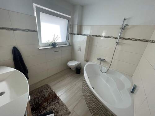 Badezimmer EG - Einfamilienhaus mit 180,00 m&sup2; in Mörfelden-Walldorf zum Kaufen