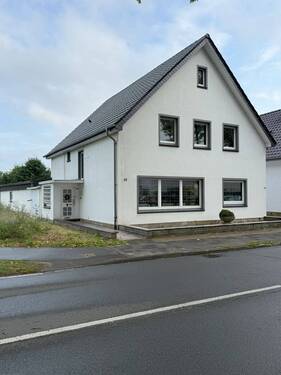 IMG_0387.jpg - freistehendes 2-12 geschoss. Zweifamilienwohnhaus mit großzügigem Grundstück in Lipperode