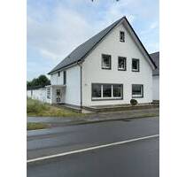freistehendes 2-12 geschoss. Zweifamilienwohnhaus mit großzügigem Grundstück in Lipperode - Lippstadt