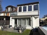 Ansicht Garten - Schierstein Modernes Zweifamilienhaus mit Garten und Outdoor-Pool