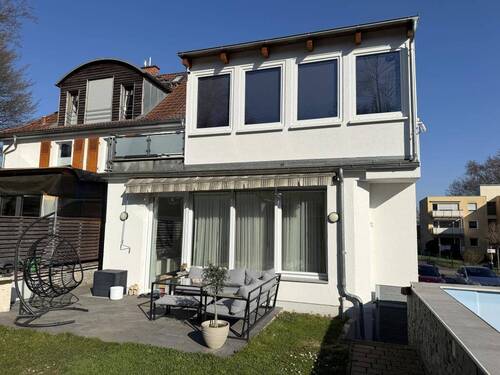 Ansicht Garten - Schierstein Modernes Zweifamilienhaus mit Garten und Outdoor-Pool