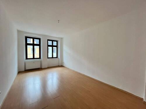Leerer Raum mit Holzboden - 