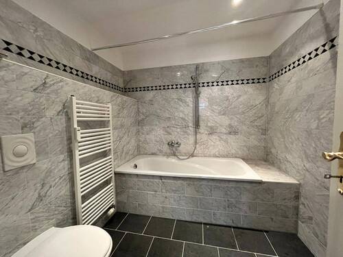 Modernes Badezimmer - 