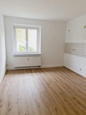 20210927_150826 - Modernes Laminat - frei ab 1.2.26 - große Küche