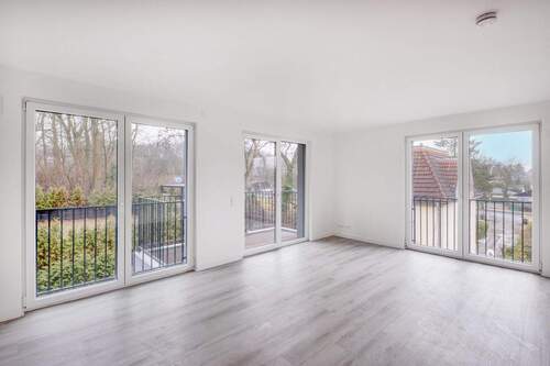 Weitere Ansicht Wohn- und Esszimmer mit offener Küche und Balkon - 3 Zimmer Etagenwohnung zur Miete in Berlin