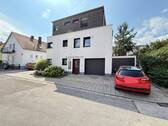 Hauseingang und Klingel - 