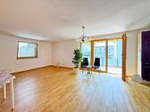 Wohnzimmer - 4 Zimmer Etagenwohnung zur Miete in Neumarkt