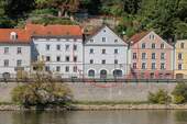Bild 1 - Denkmalgeschützter Altbau: 3-Zimmer-Wohnung mit spektakulärem Felsengarten