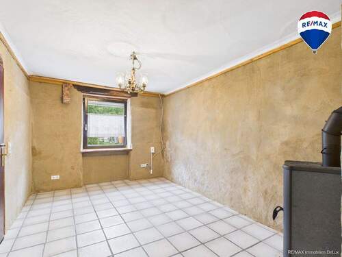 RE/MAX Immobilien DeLux Einfamilienhaus Mettlach-Dreisbach Zimmer - Einfamilienhaus mit 90,00 m&sup2; in Mettlach / Dreisbach zum Kaufen