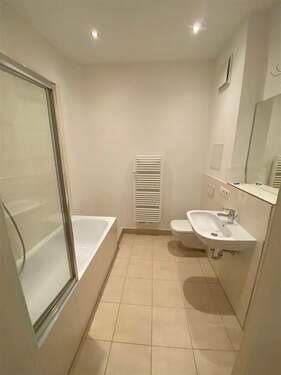 tolles Bad mit Wanne incl. Duschabtrennung und WM- - 