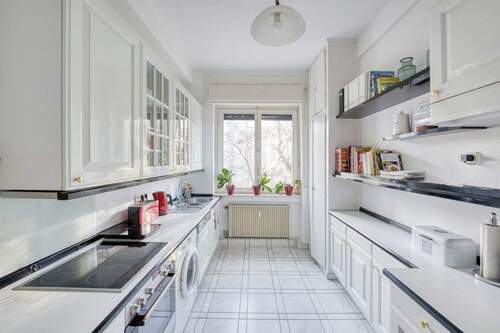 Klassische, voll ausgestattete Küche - 