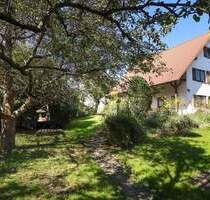 Provisionsfrei - Rarität - 2 Häuser, große Scheune und großer Garten in Freiburg-Munzingen.