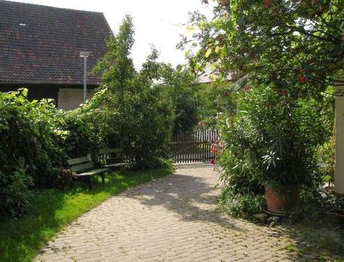 Hof und Stellplätze - 