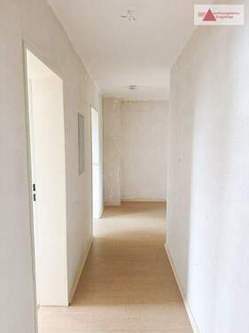 Flur 2 - Etagenwohnung mit 88,00 m&sup2; in Glauchau / Niederlungwitz zur Miete