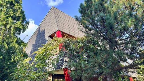 Imposante Architektur - Exklusives Wohnen mit Außenpool - zeitlose Eleganz