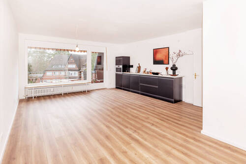 Wohnzimmer - Hauptstadtmakler-Bezugsfreie Traumwohnung mit Tiefgaragenstellplatz