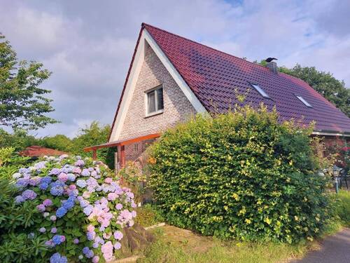 seitlich - 5 Zimmer Einfamilienhaus zum Kaufen in Osterrade