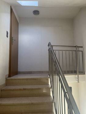 4 Treppenhaus - Etagenwohnung mit 70,00 m² in Frankfurt am Main zur Miete