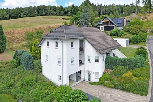 Luftbild - 7 Zimmer Einfamilienhaus zum Kaufen in Tettau