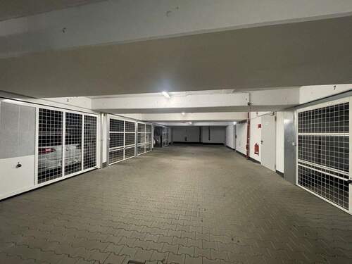 Tiefgaragenstellplatz - 