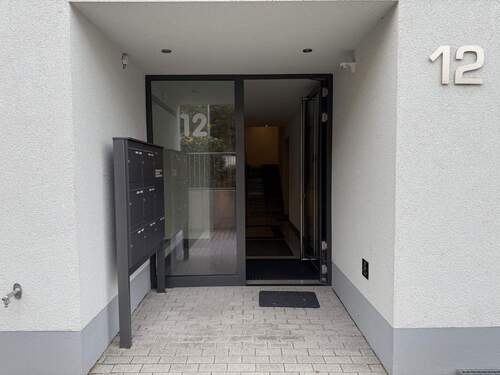 Haus Eingang - 3 Zimmer Etagenwohnung in Idstein