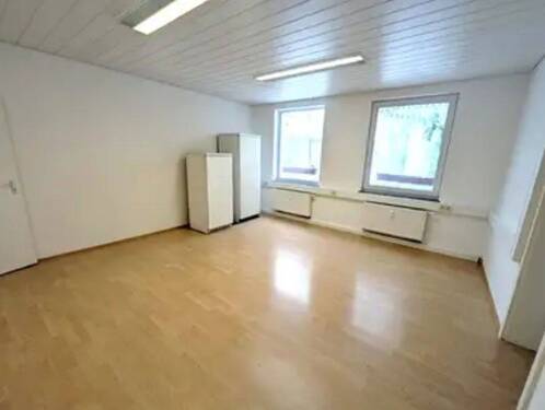 Büro 2 - Gut gelegene Gewerbeeinheit in ES- 2 Räume, Küche, Bad auch als Studentenwohnbüro