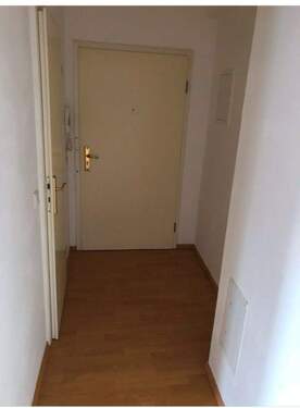 Flur - Etagenwohnung mit 46,00 m&sup2; in Magdeburg zur Miete